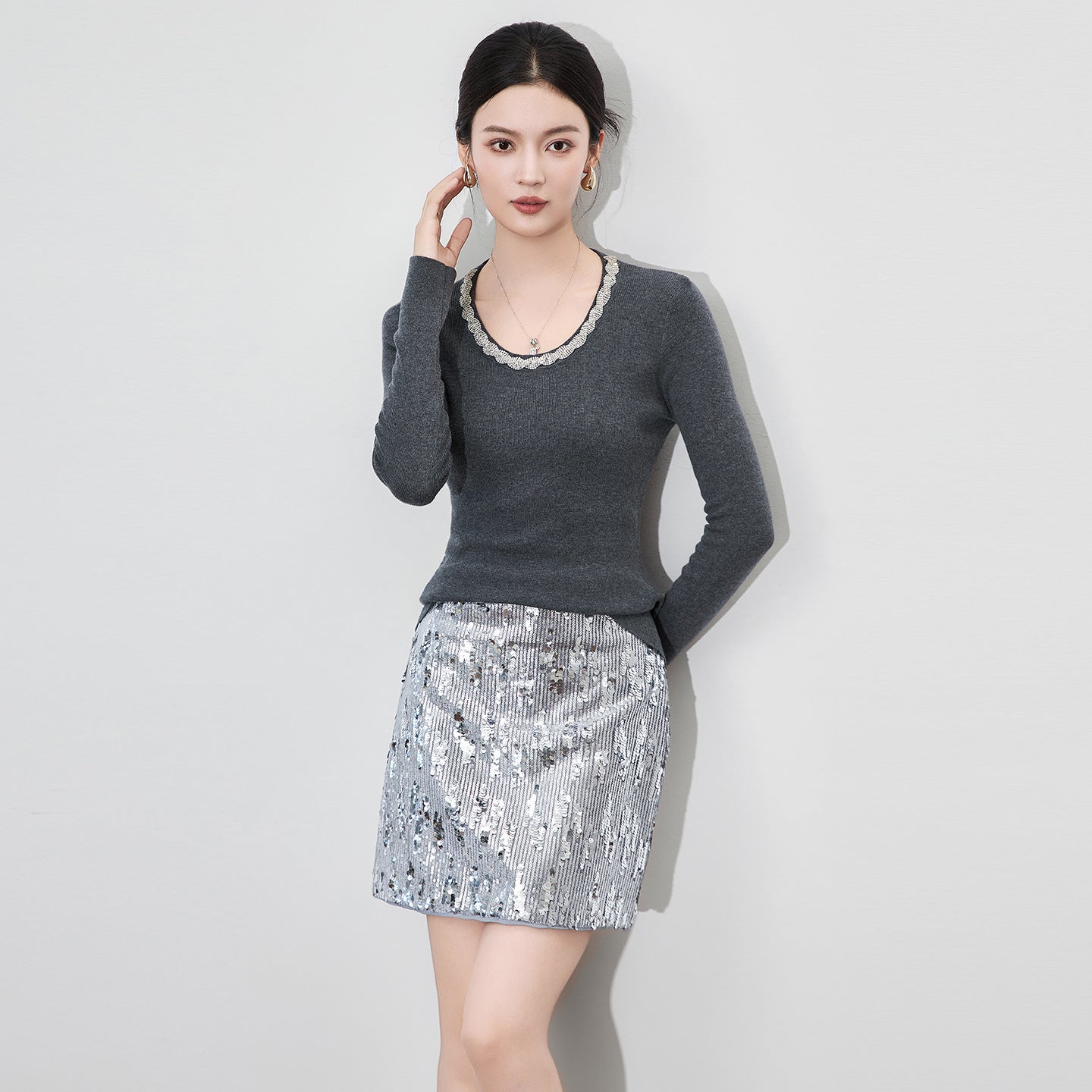 Black Long Sleeve round Neck Knitted Sweater Women's Slim Fit Design Base Shirt Inner Wear Autumn Winter New Style Floral Print