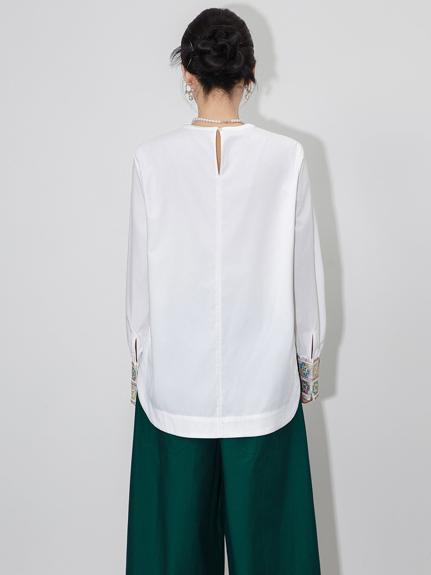 Elegant Embroidered Cotton Shirt Women's Loose Base Layer Long Sleeve Tshirts