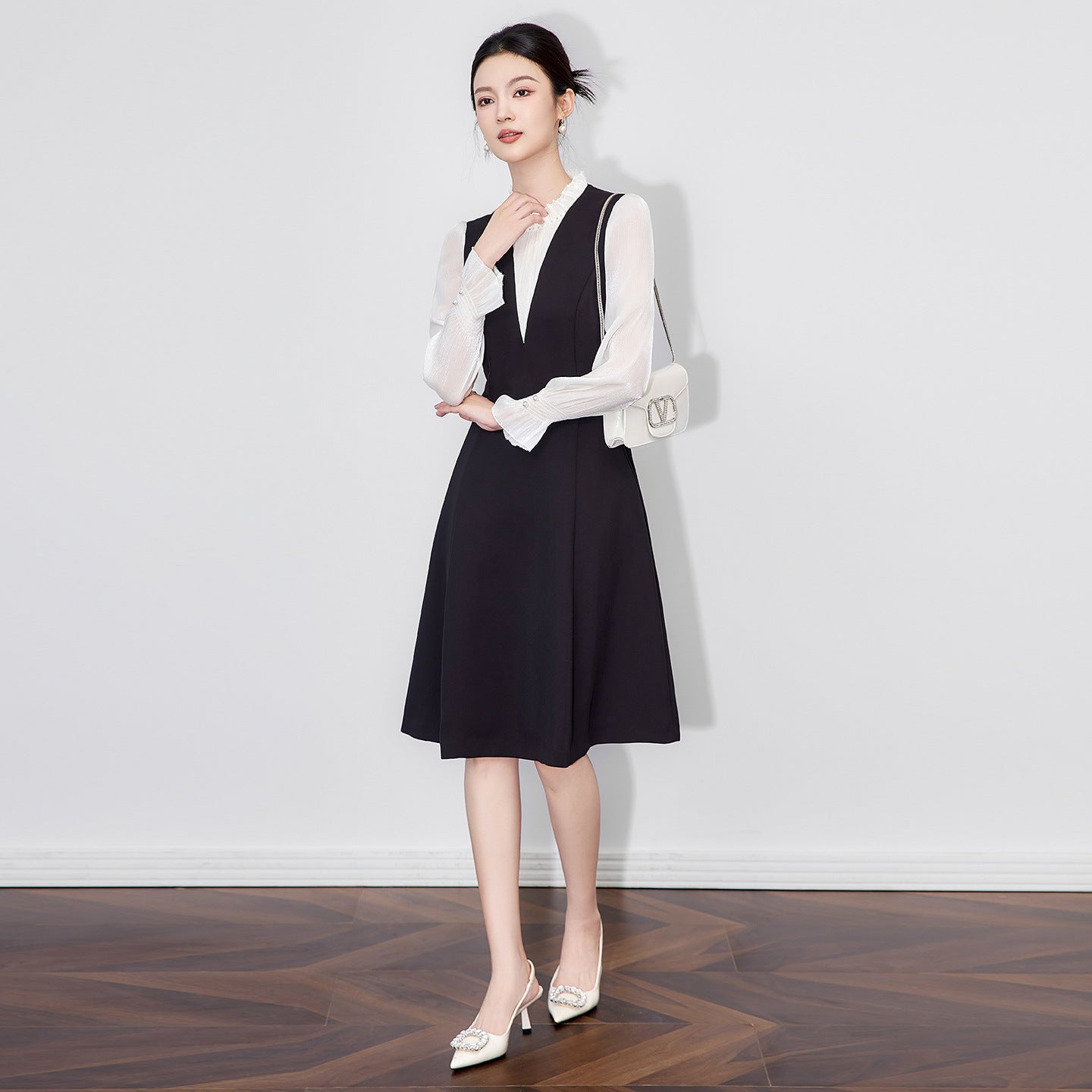 Fashionable Elegant Large Size Dress V-Neck Slimming Commute Versatile Stylish Black Dress Autumn Women's Clothing