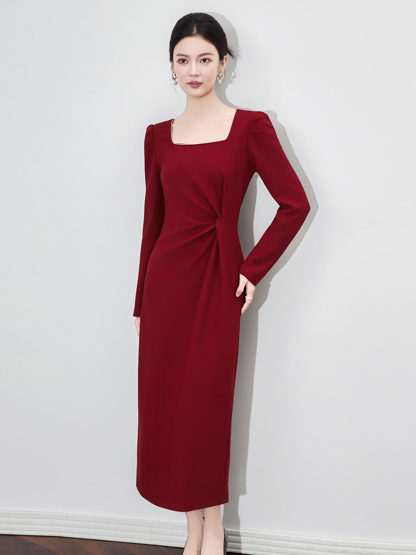 Temperament Pleated Waist Slimming Long Sleeved Side Slit Retro Slimming Mid Length Dress Niche
