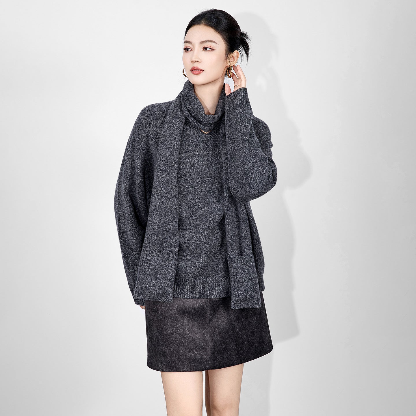 Elegant Fashion Sweaters For Women 2025 Winter V-neck 100% Merino Wool Women's Knitted Sweater Loose Pullover Tops With Scarf