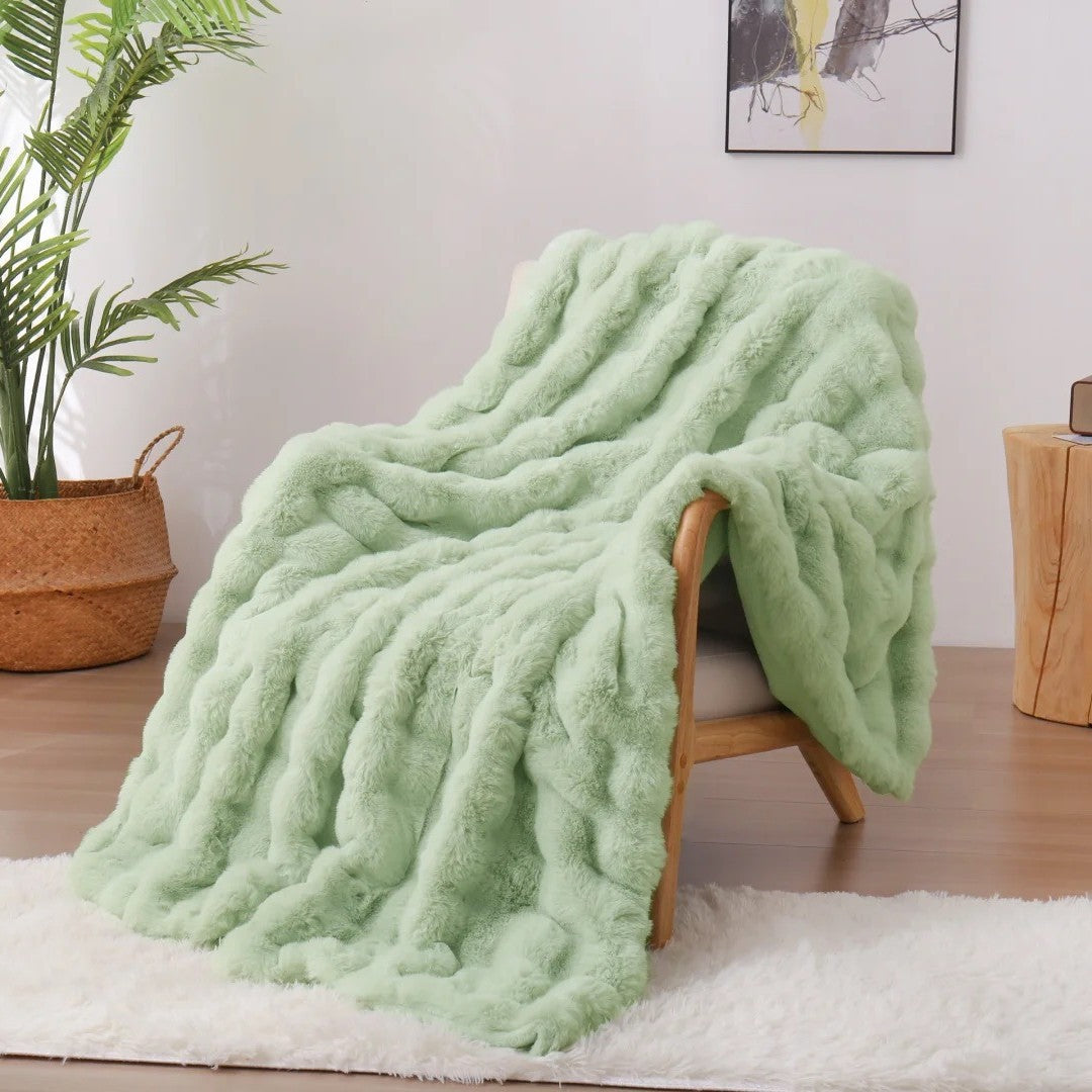 New Solid Color Imitation Rabbit Plush Milk Plush Thickened Thermal Leisure Home Blanket Office Nap Blanket, No Pillowcase.
