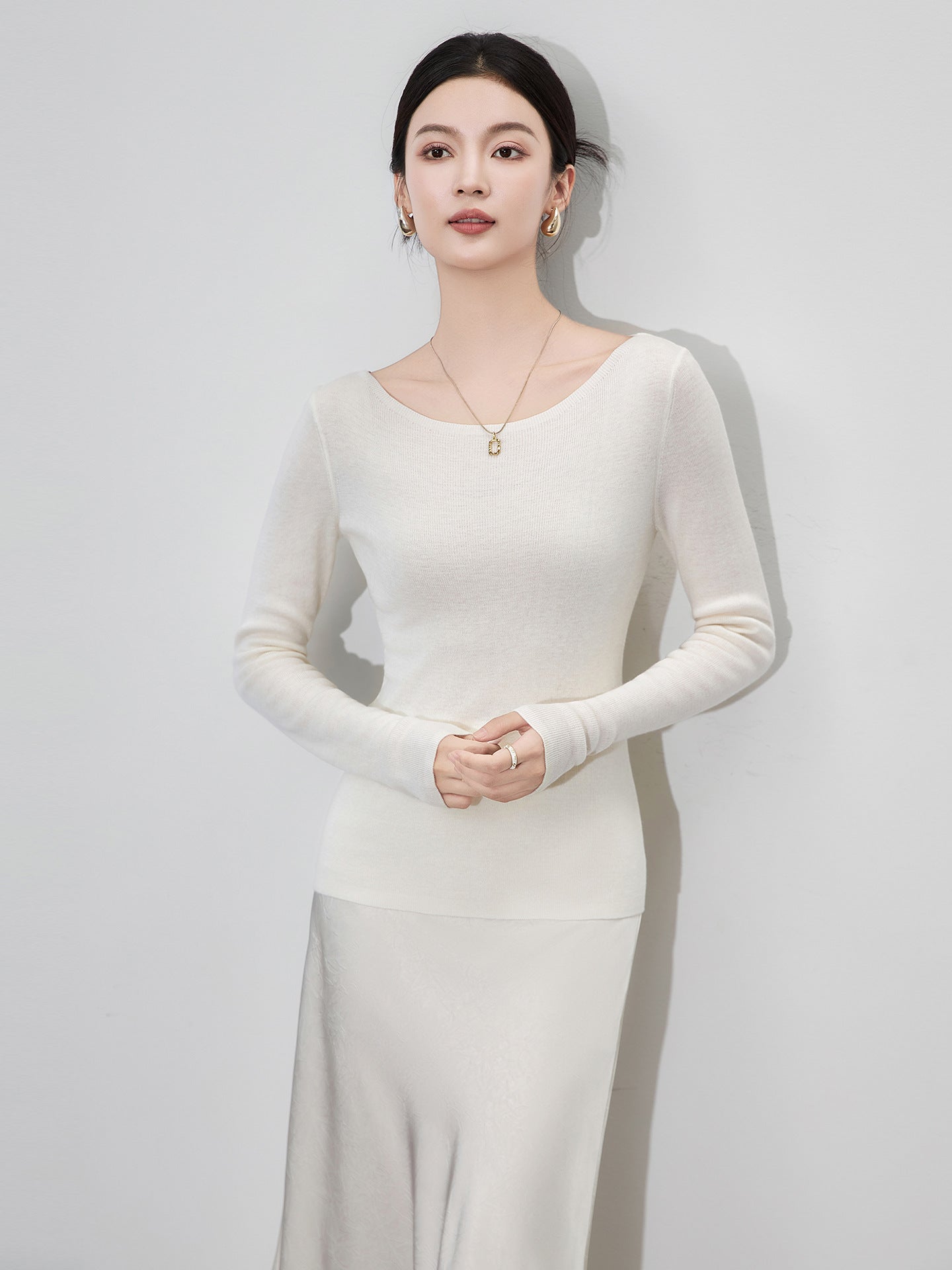 French Style One-Shoulder Woolen Knitted Sweater Women's Slim Fit Base Layer Trendy Inner Wear Shirt Full Sleeve Solid Color