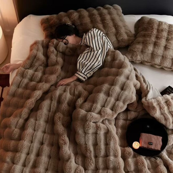 New Solid Color Imitation Rabbit Plush Milk Plush Thickened Thermal Leisure Home Blanket Office Nap Blanket, No Pillowcase.