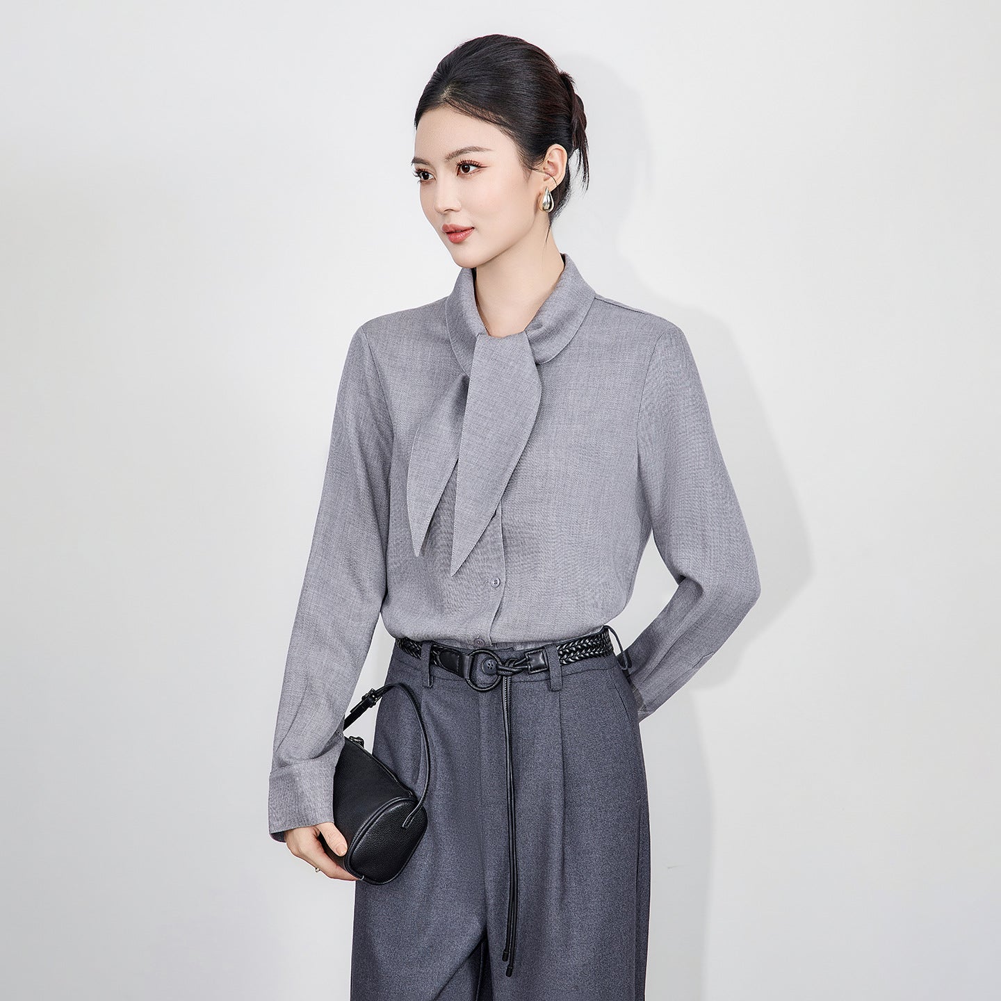 Women's Long Sleeve Shirt with Pearl Sash And Butterfly Knot for Commuting Fashionable New Autumn Collection