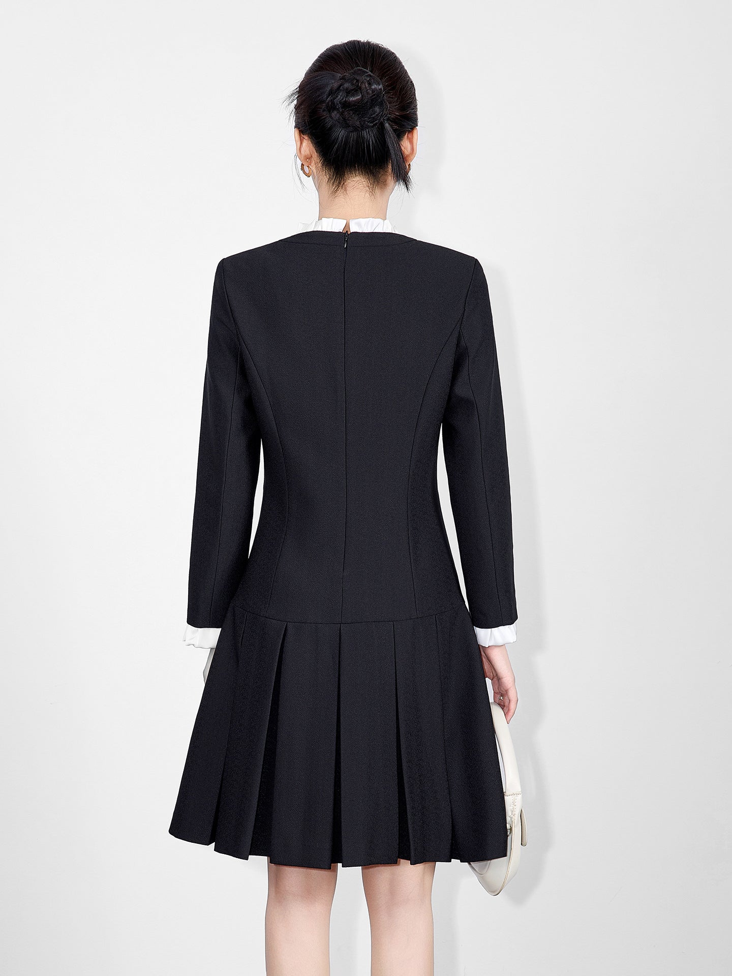 French Style Elegant Temperament Commuter Round Neck Long Sleeve Single-Breasted High Waist Slim A-line Pleated Dress for Women