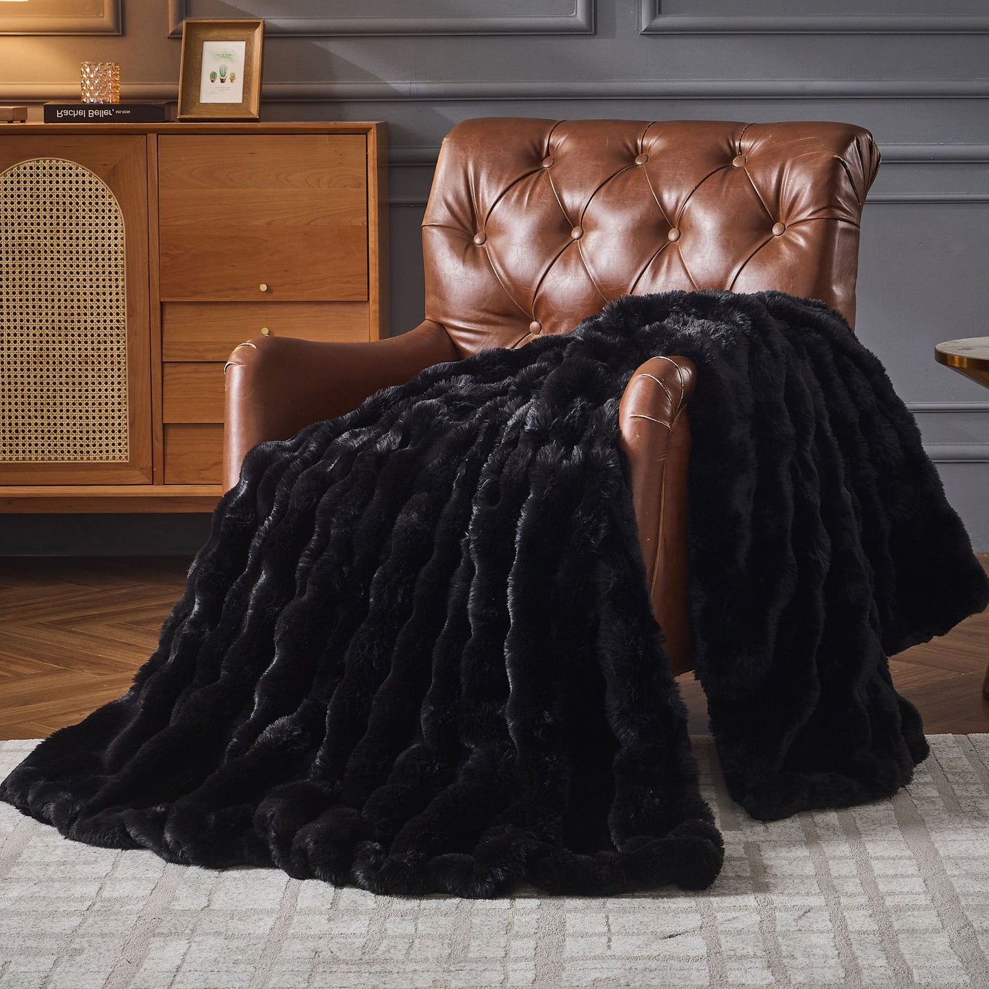 New Solid Color Imitation Rabbit Plush Milk Plush Thickened Thermal Leisure Home Blanket Office Nap Blanket, No Pillowcase.