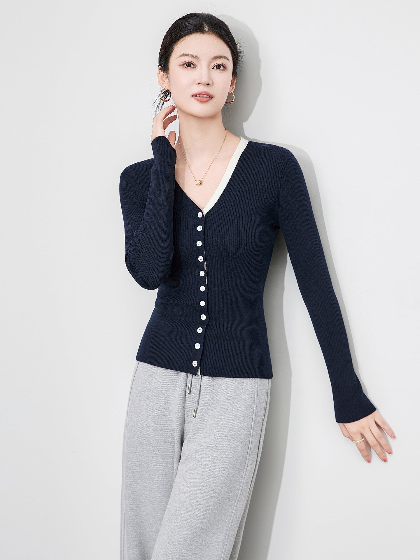 French Black V-Neck Single-Button Knitted Open Cardigan Women's Early Autumn Slim Soft Sweater Base Shirt Long Sleeve Casual